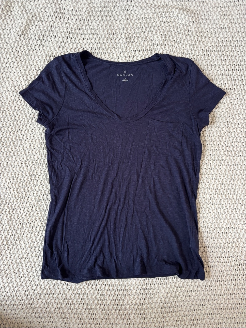 Caslon Navy Blue Short Sleeve Scoop V Neck Tee women’s medium